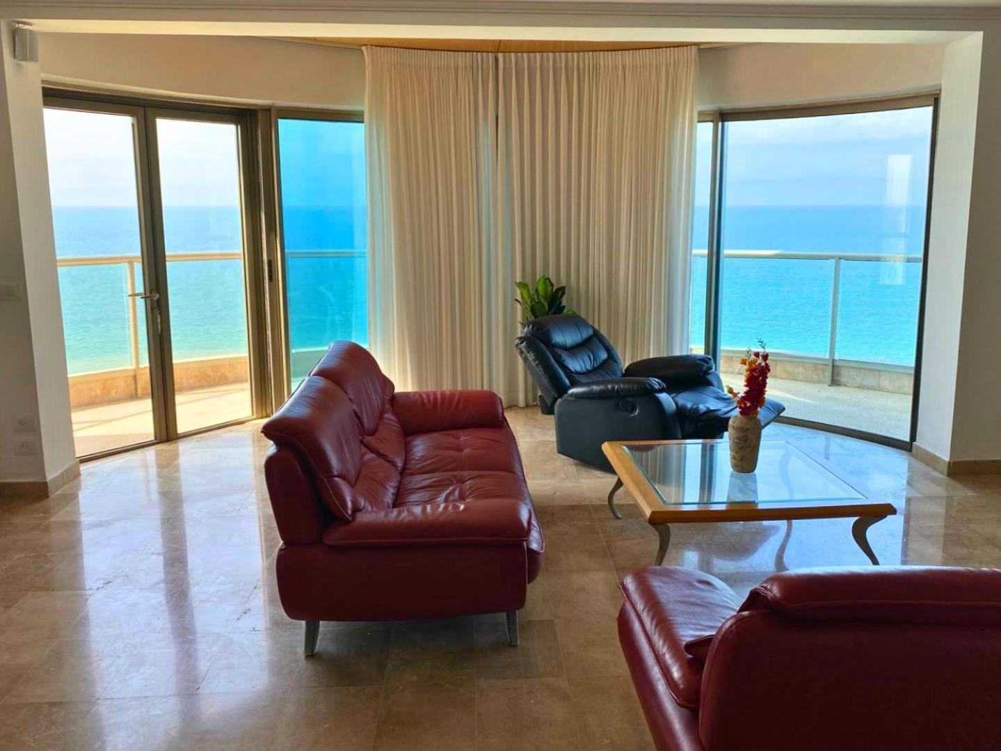 Almog Beach Apartments מגדלי חוף הכרמל חיפה Exterior photo
