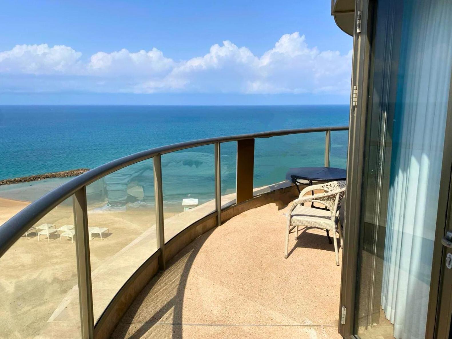 Almog Beach Apartments מגדלי חוף הכרמל חיפה Exterior photo
