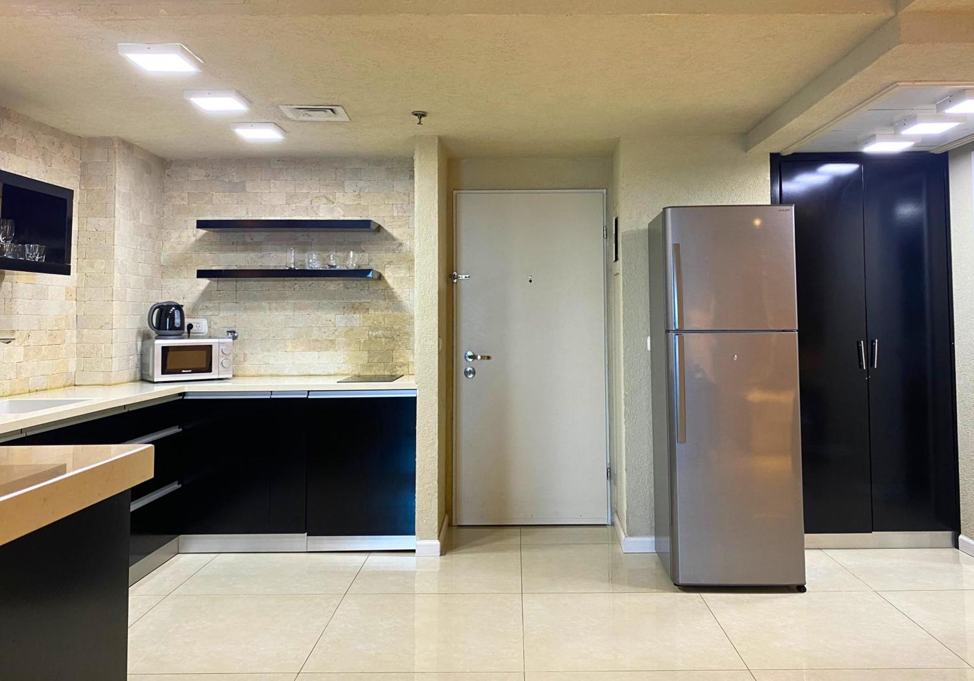 Almog Beach Apartments מגדלי חוף הכרמל חיפה Exterior photo