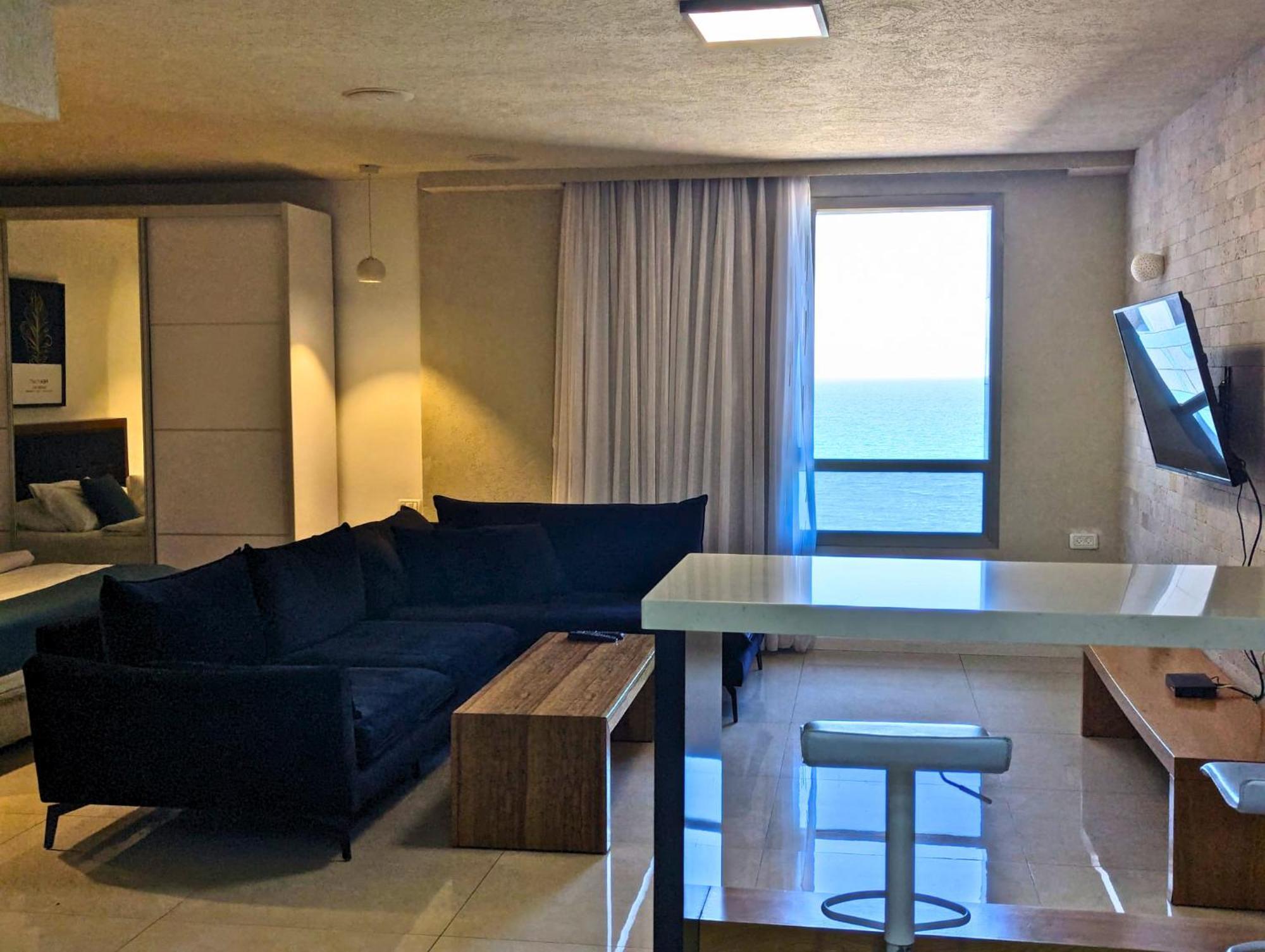 Almog Beach Apartments מגדלי חוף הכרמל חיפה Exterior photo