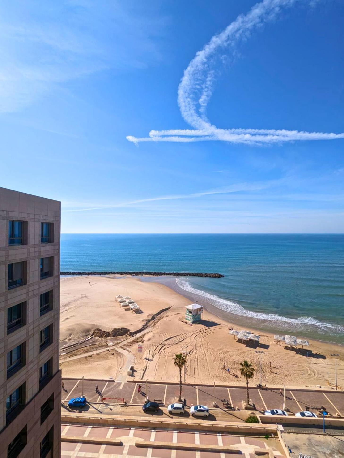 Almog Beach Apartments מגדלי חוף הכרמל חיפה Exterior photo
